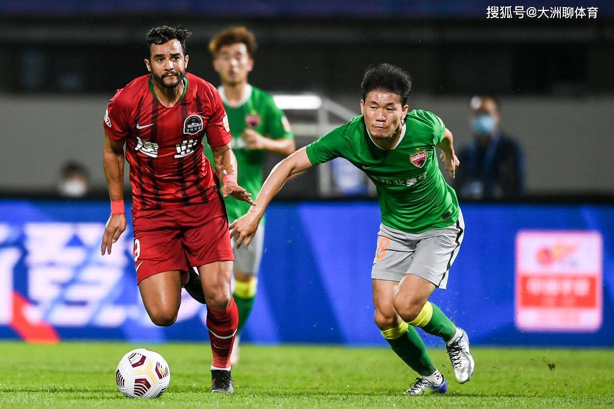 钱塘猛虎队小胜西城猛虎队，橄榄球常规赛上演裁判判罚引热议！精神属性拉满(橄榄球比赛视频完整回放)